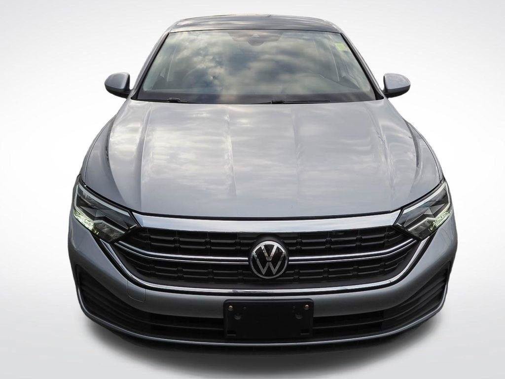Used 2023 Volkswagen Jetta SE FWD image 1