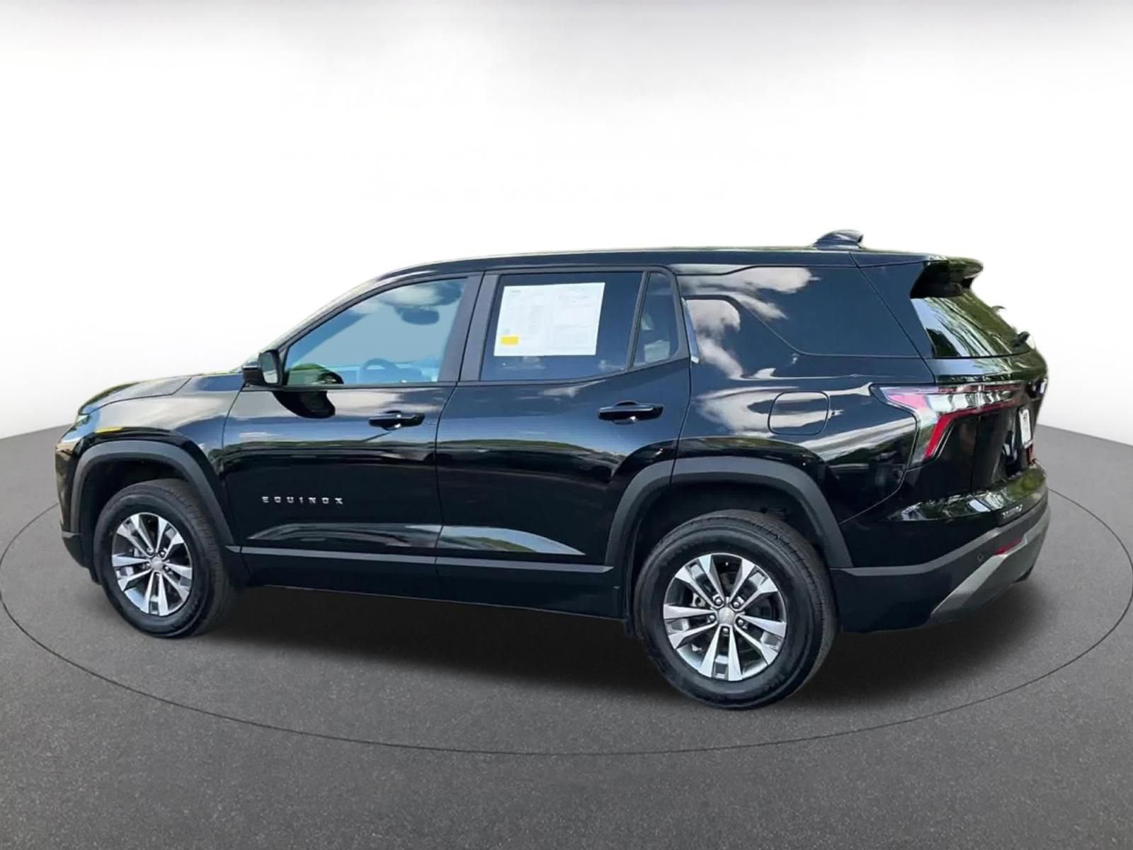 Used 2025 Chevrolet Equinox LT FWD image 10