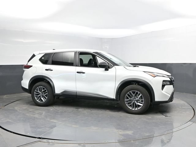 Used 2024 Nissan Rogue S AWD/4WD image 5