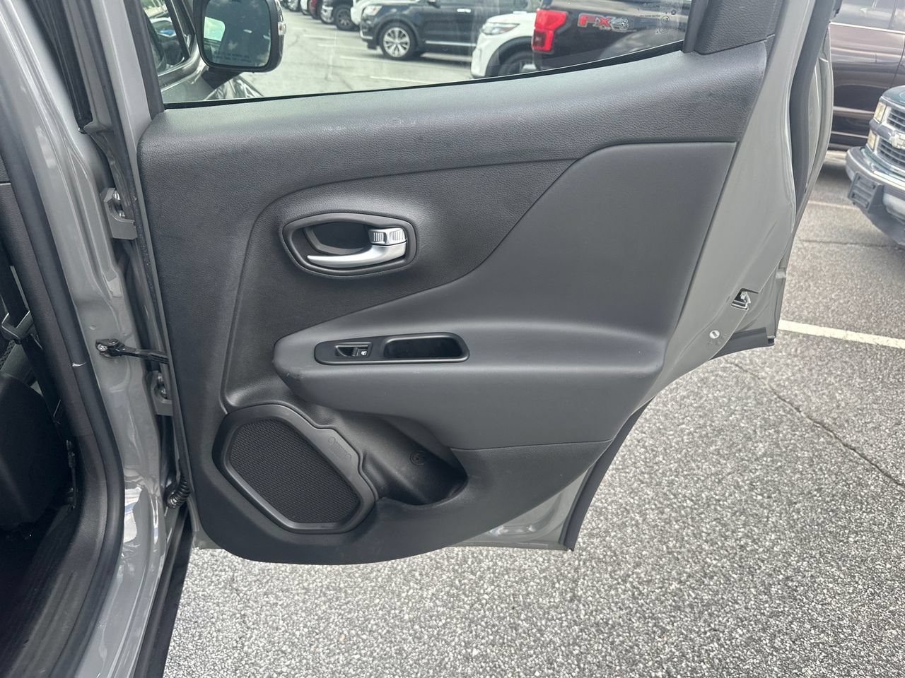 Used 2020 Jeep Renegade Altitude FWD image 18