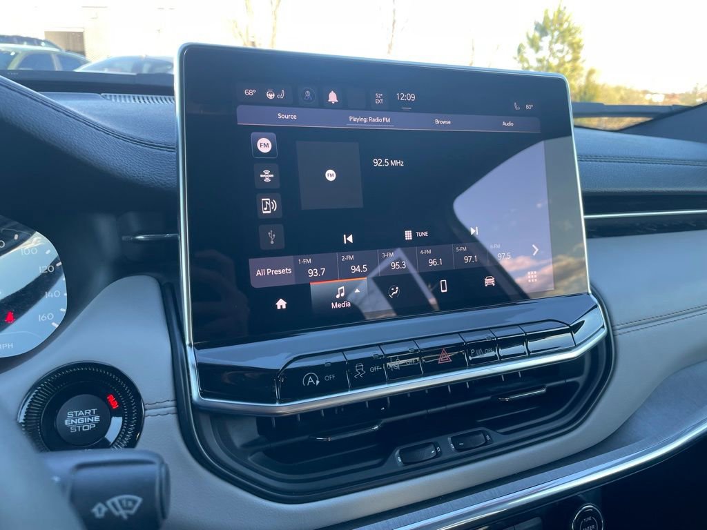 Used 2023 Jeep Compass Limited image 16