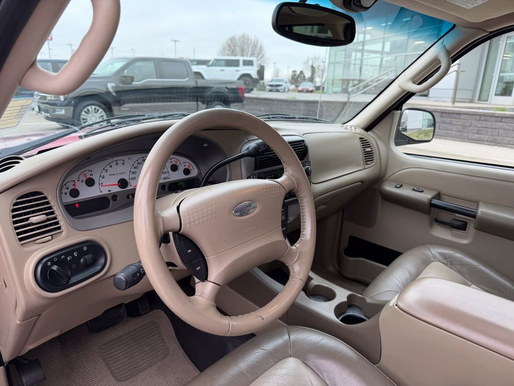 Used 2004 Ford Explorer Sport Trac 4x4 image 9