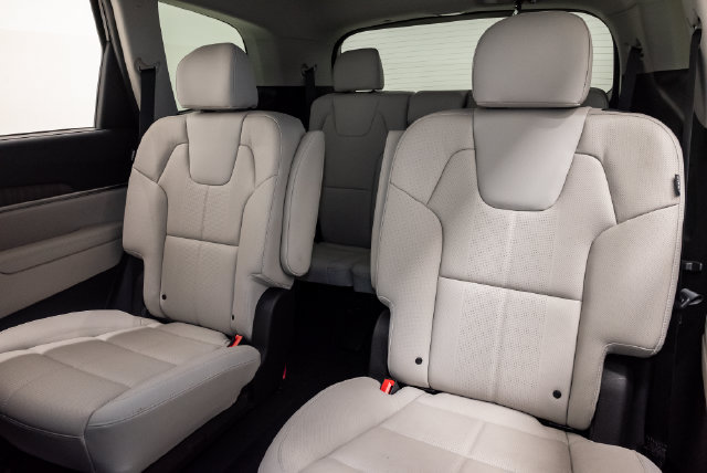 Used 2025 Kia Telluride EX w/ EX Captain's Chair Package FWD image 26