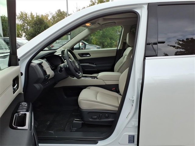 Certified 2025 Nissan Pathfinder SL w/ SL Premium Package image 4