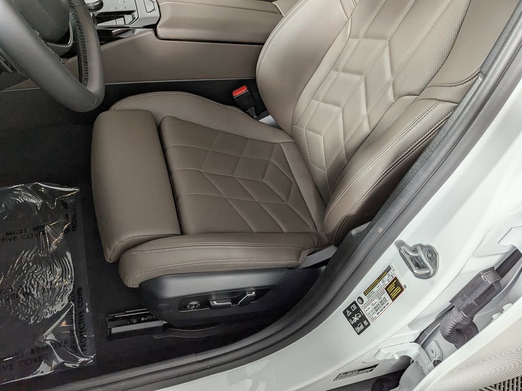 Used 2025 BMW 530i xDrive AWD/4WD image 19