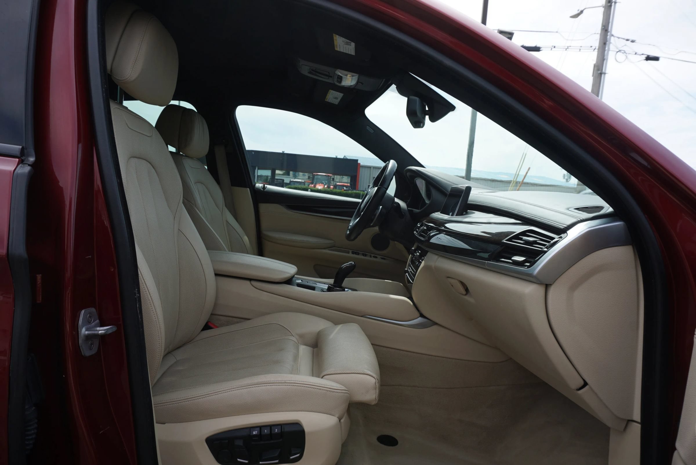 Used 2015 BMW X6 xDrive50i w/ Executive Package AWD/4WD image 28