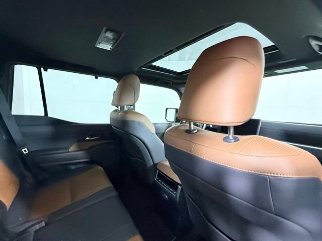 Used 2024 Lexus GX 550 w/ Accessory Package (2T) AWD/4WD image 32