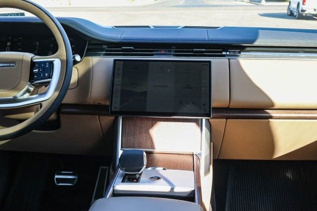 New 2025 Land Rover Range Rover Long Wheelbase SE image 29