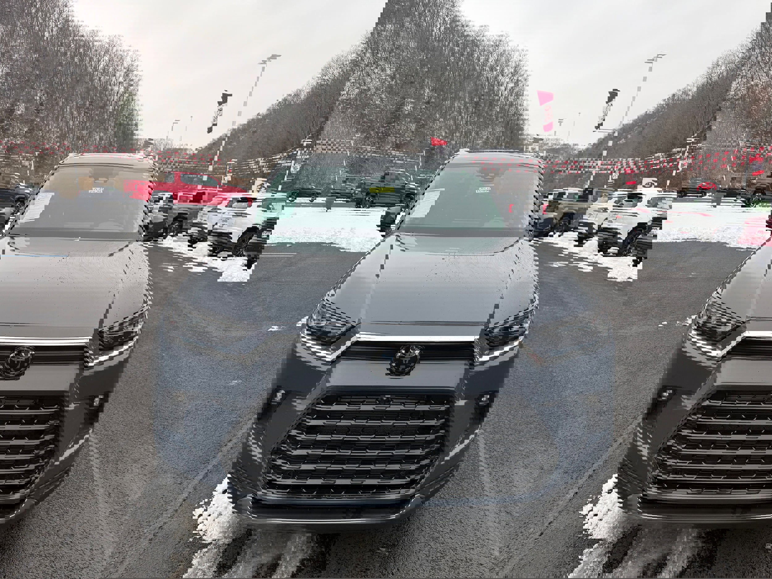 Used 2024 Toyota Grand Highlander image 4