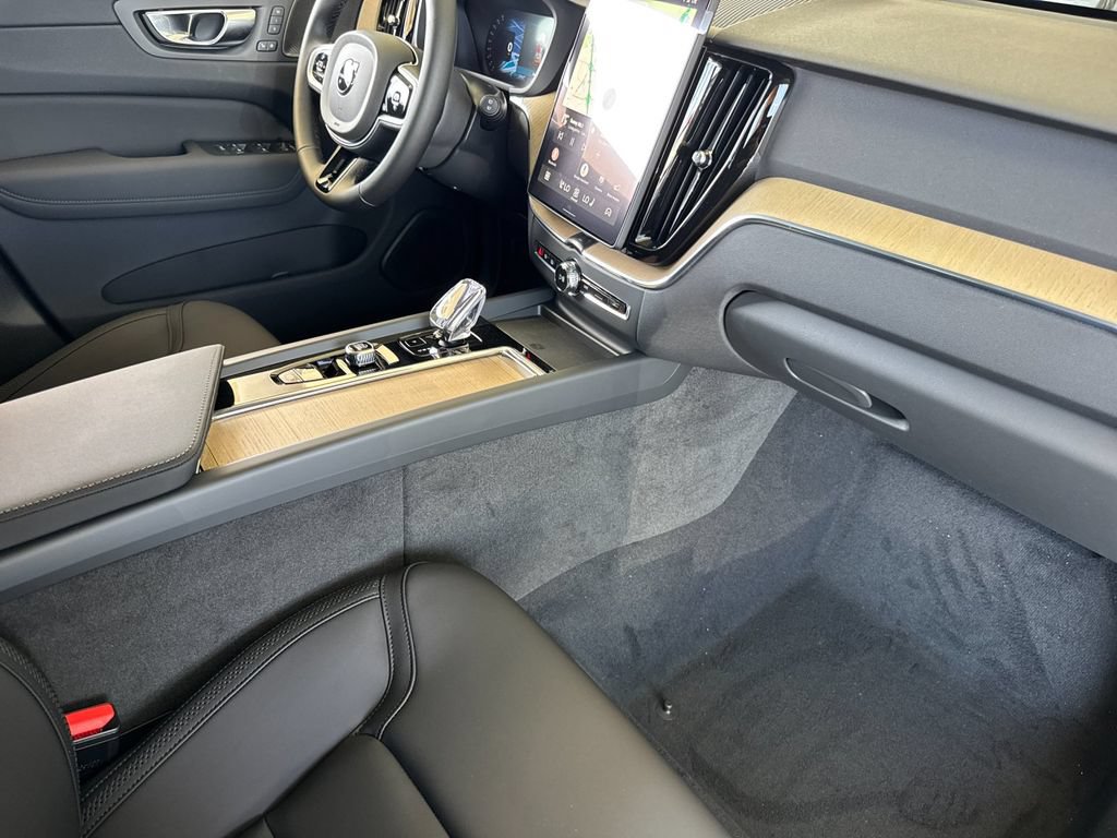 New 2026 Volvo XC60 B5 Plus w/ Protection Package Premier AWD/4WD image 15