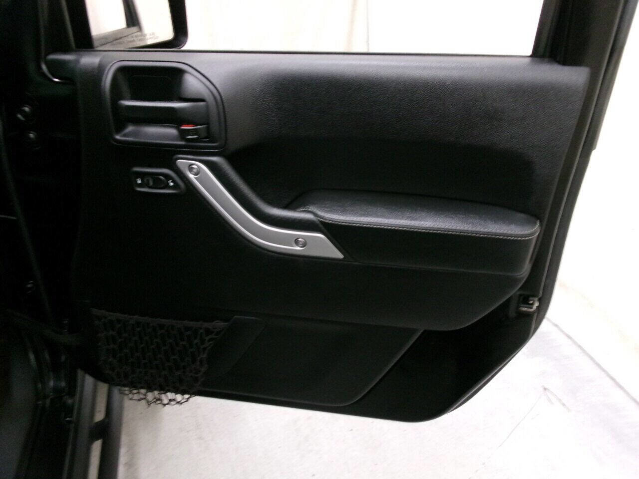 Used 2016 Jeep Wrangler Unlimited Rubicon image 27