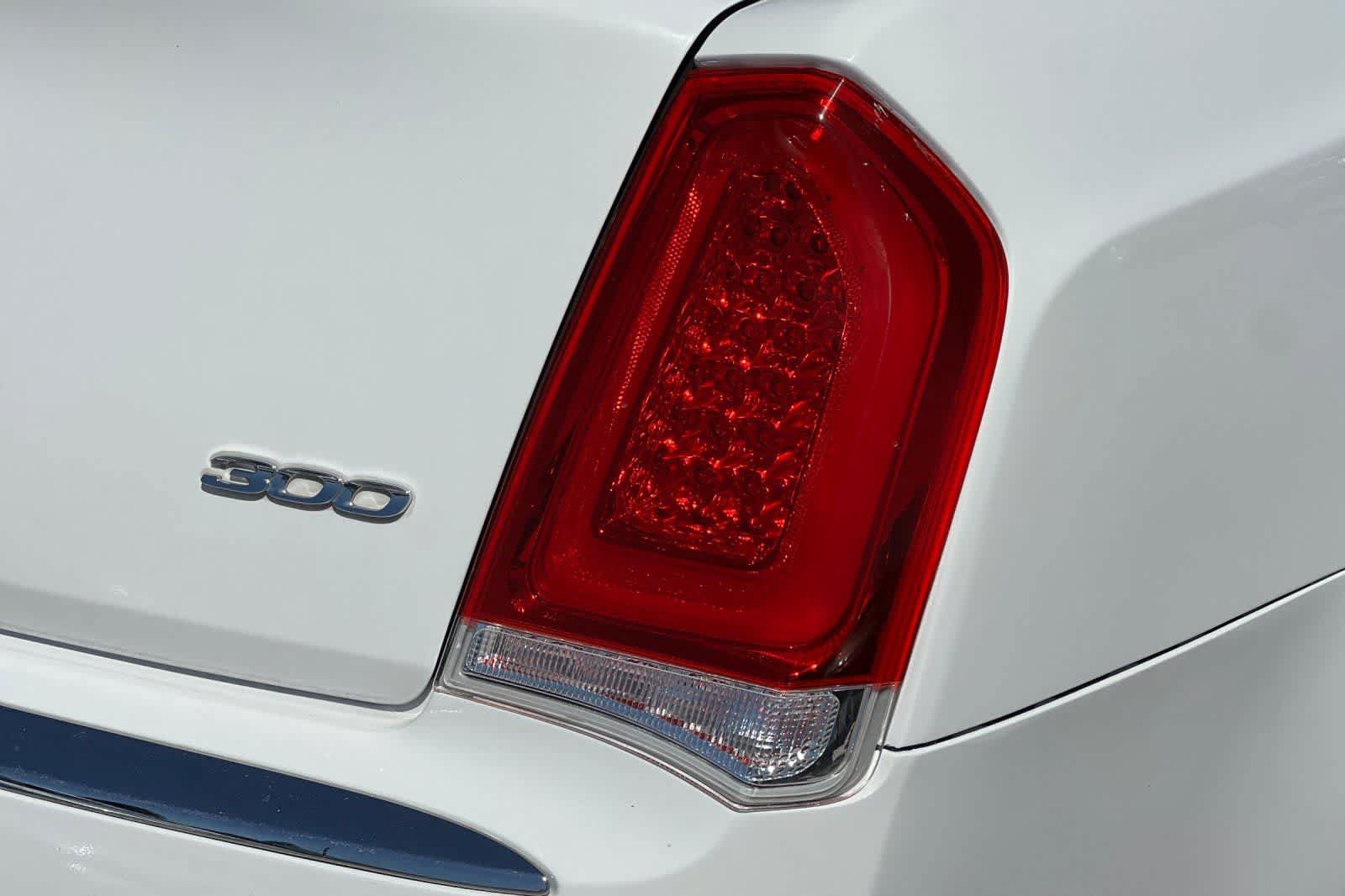 Used 2019 Chrysler 300 Limited RWD image 34