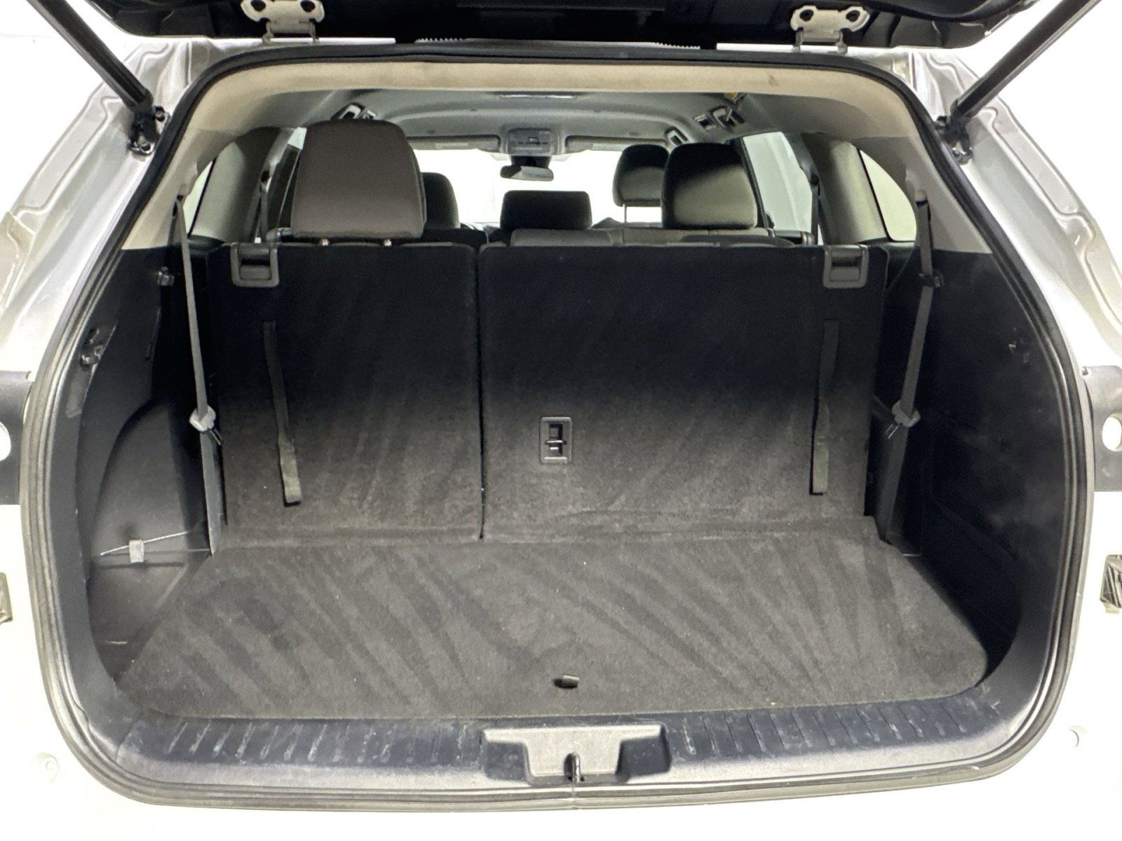 Used 2023 Toyota Highlander LE image 30