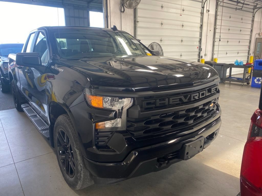 Used 2023 Chevrolet Silverado 1500 Custom AWD/4WD image 1