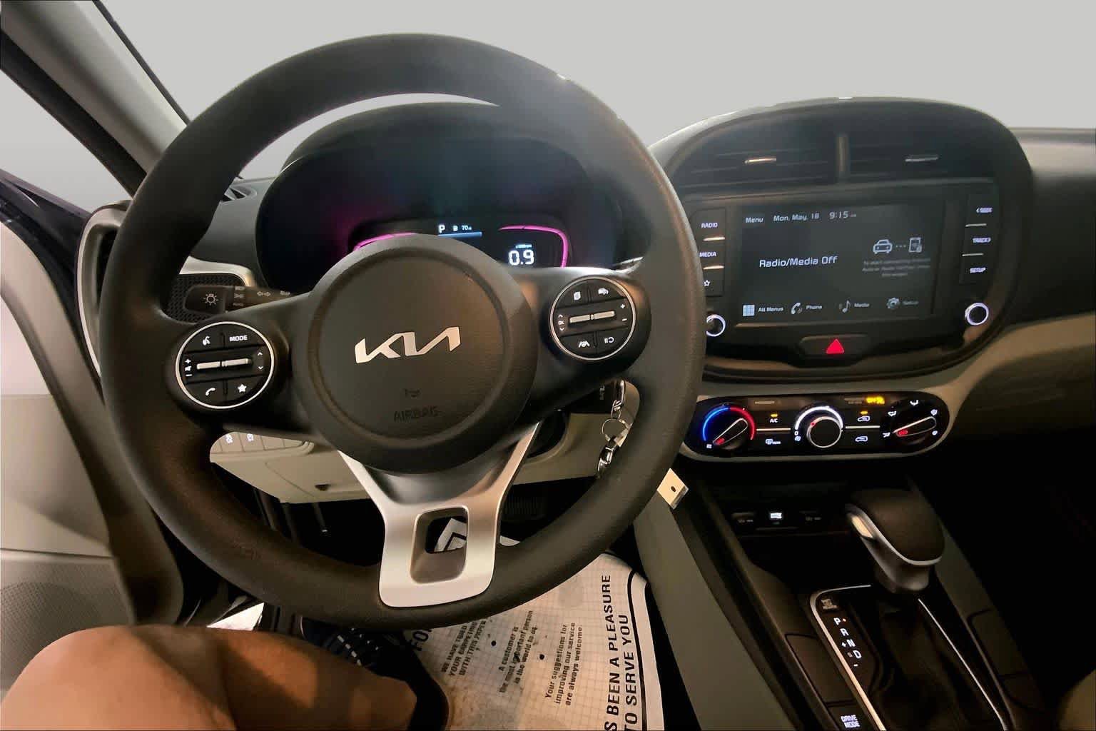 Used 2025 Kia Soul LX w/ LX Technology Package FWD image 5