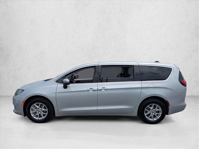 Used 2022 Chrysler Voyager LX FWD image 9
