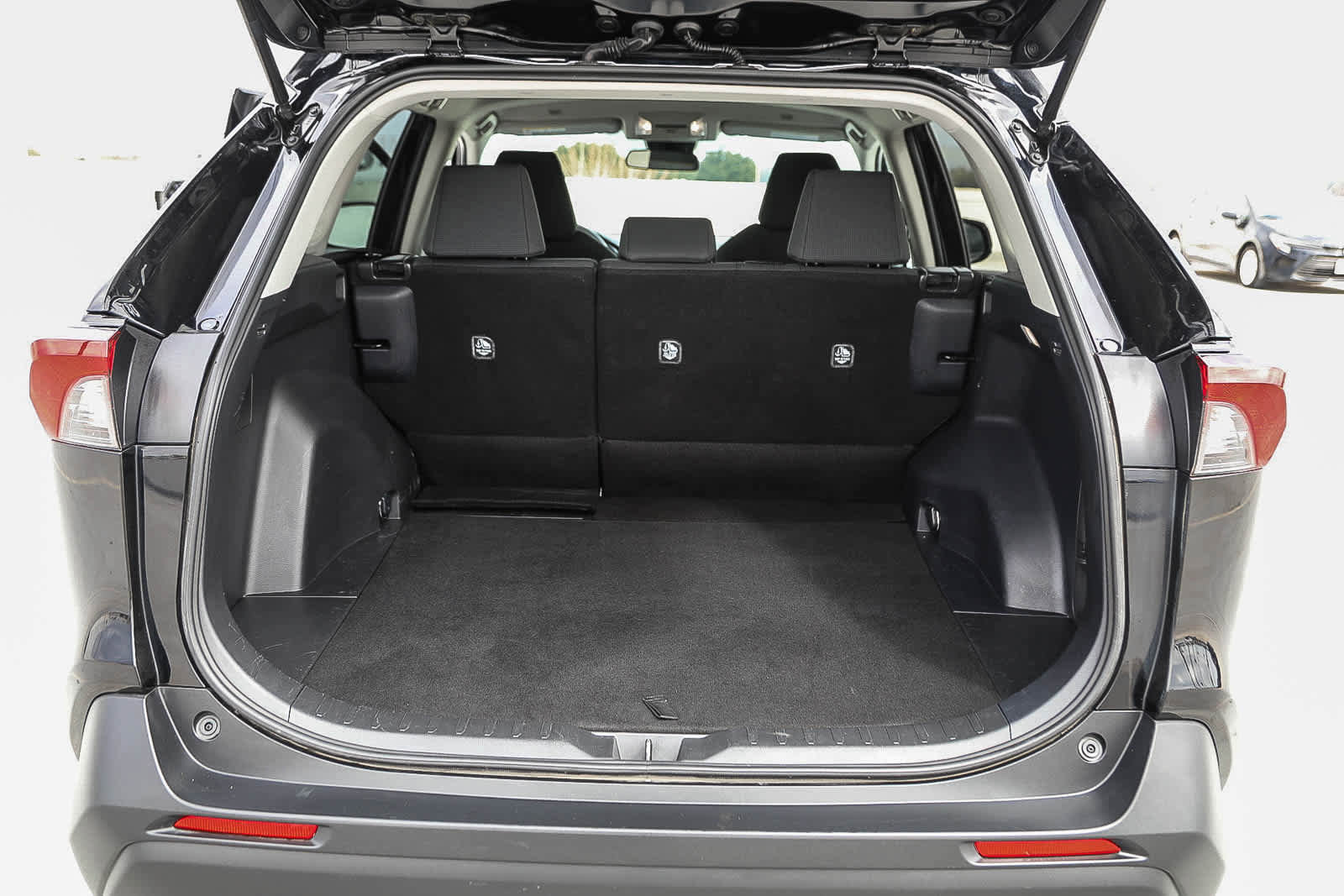 Certified 2025 Toyota RAV4 LE image 26