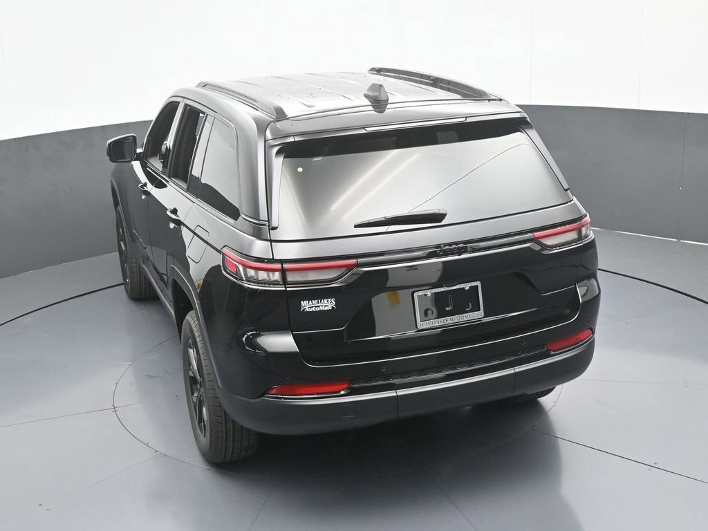 New 2025 Jeep Grand Cherokee Altitude image 42