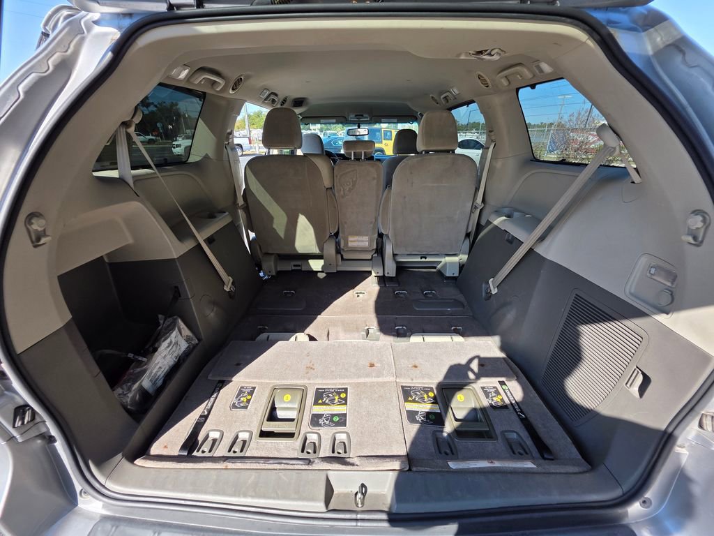 Used 2015 Toyota Sienna LE image 17