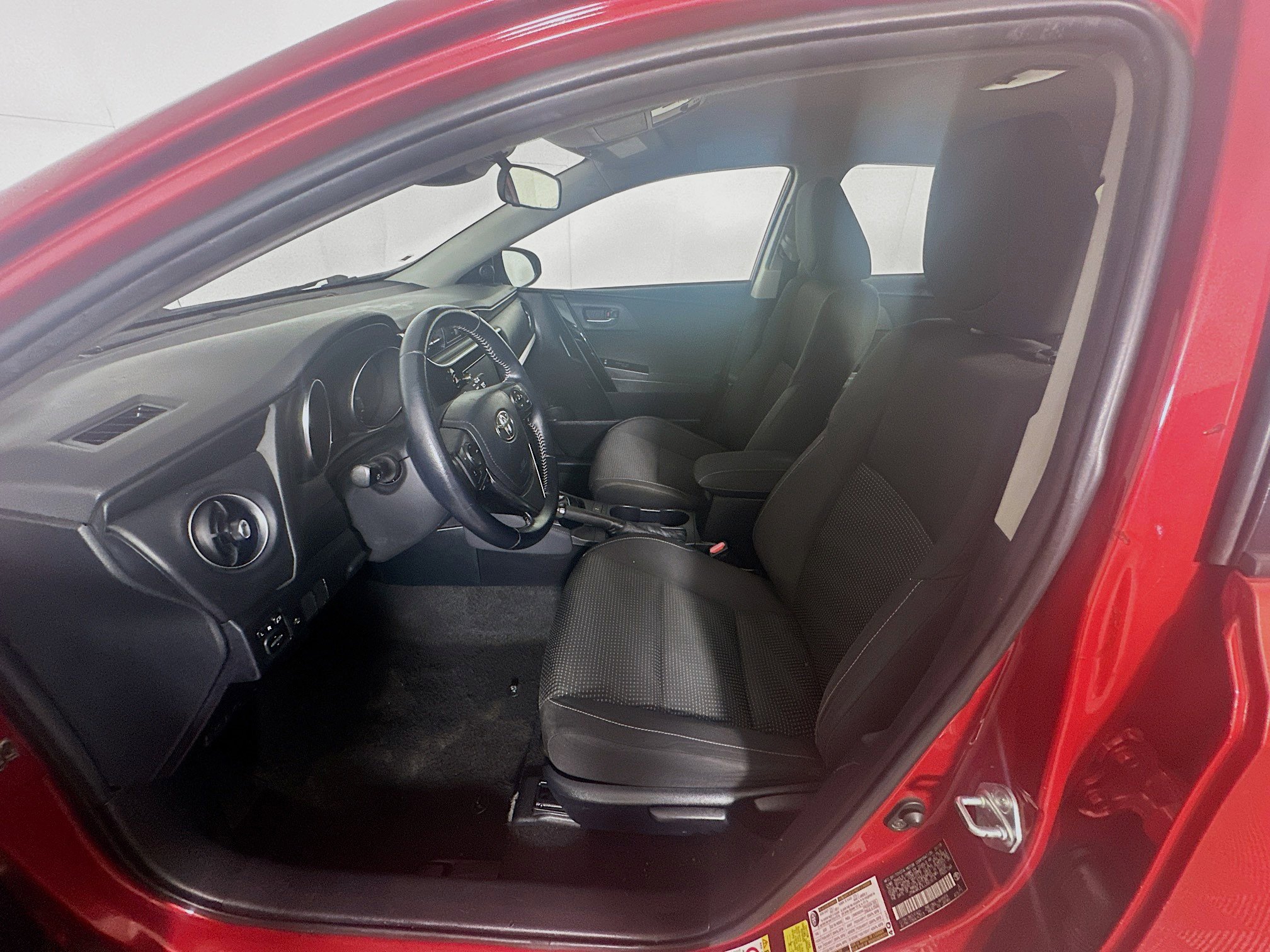 Used 2018 Toyota Corolla iM w/ Carpet Mat Package (TMS) FWD image 13