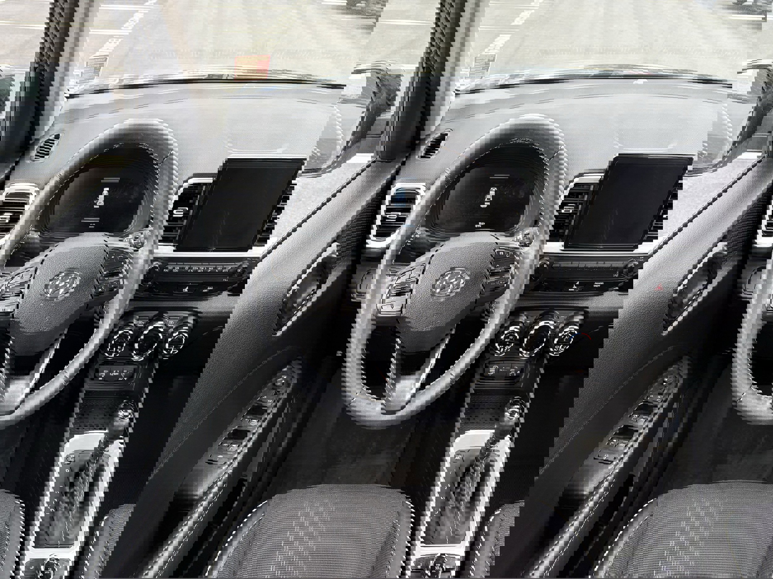 Used 2024 Hyundai Venue Limited image 14