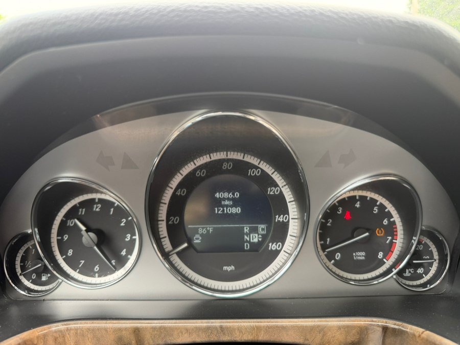 Used 2010 Mercedes-Benz E 350 4MATIC Sedan image 25