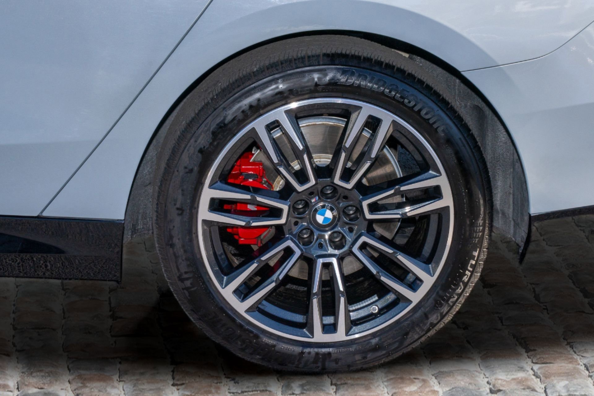 Used 2025 BMW 530i w/ M Sport Package RWD image 40