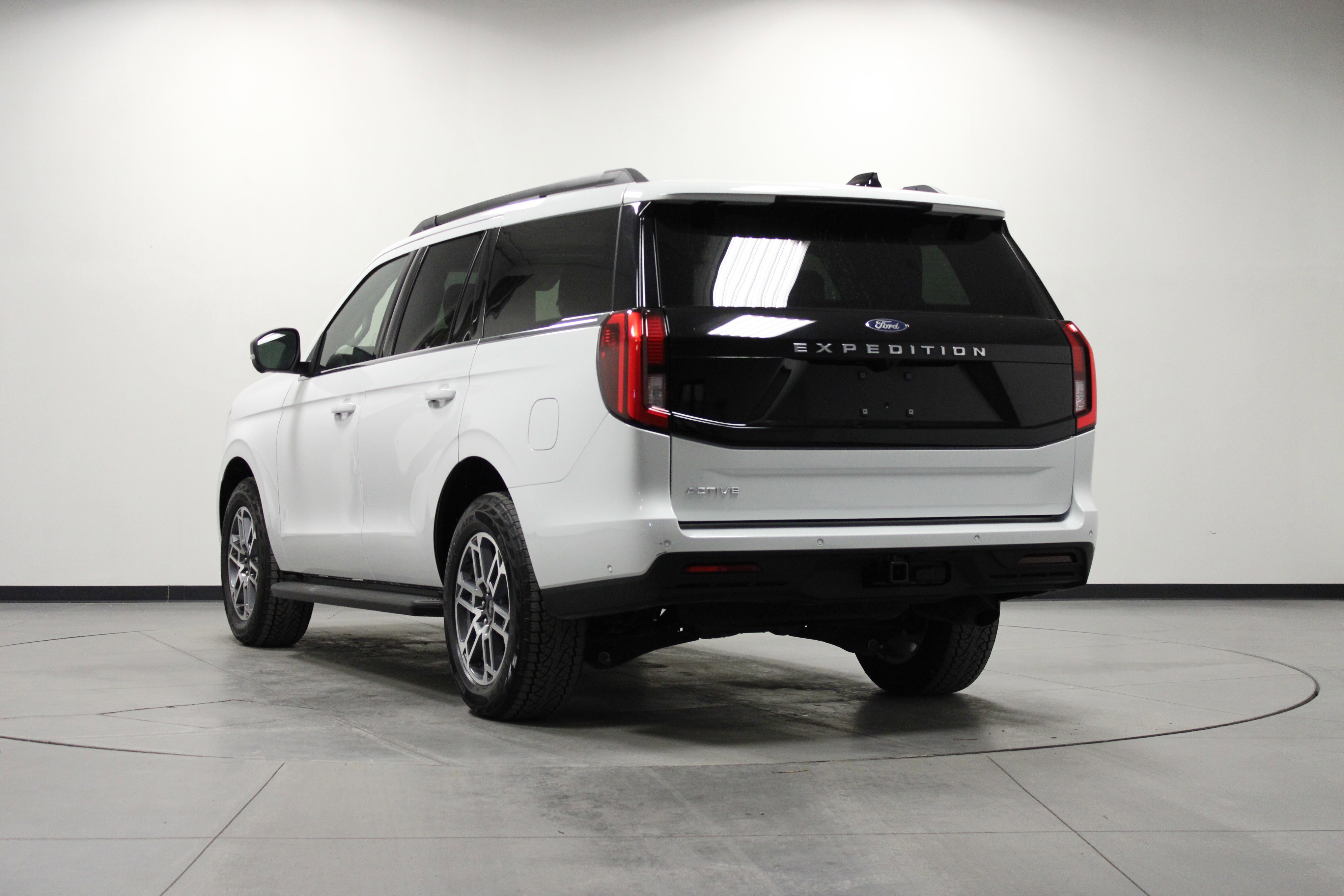 Used 2025 Ford Expedition Active image 6