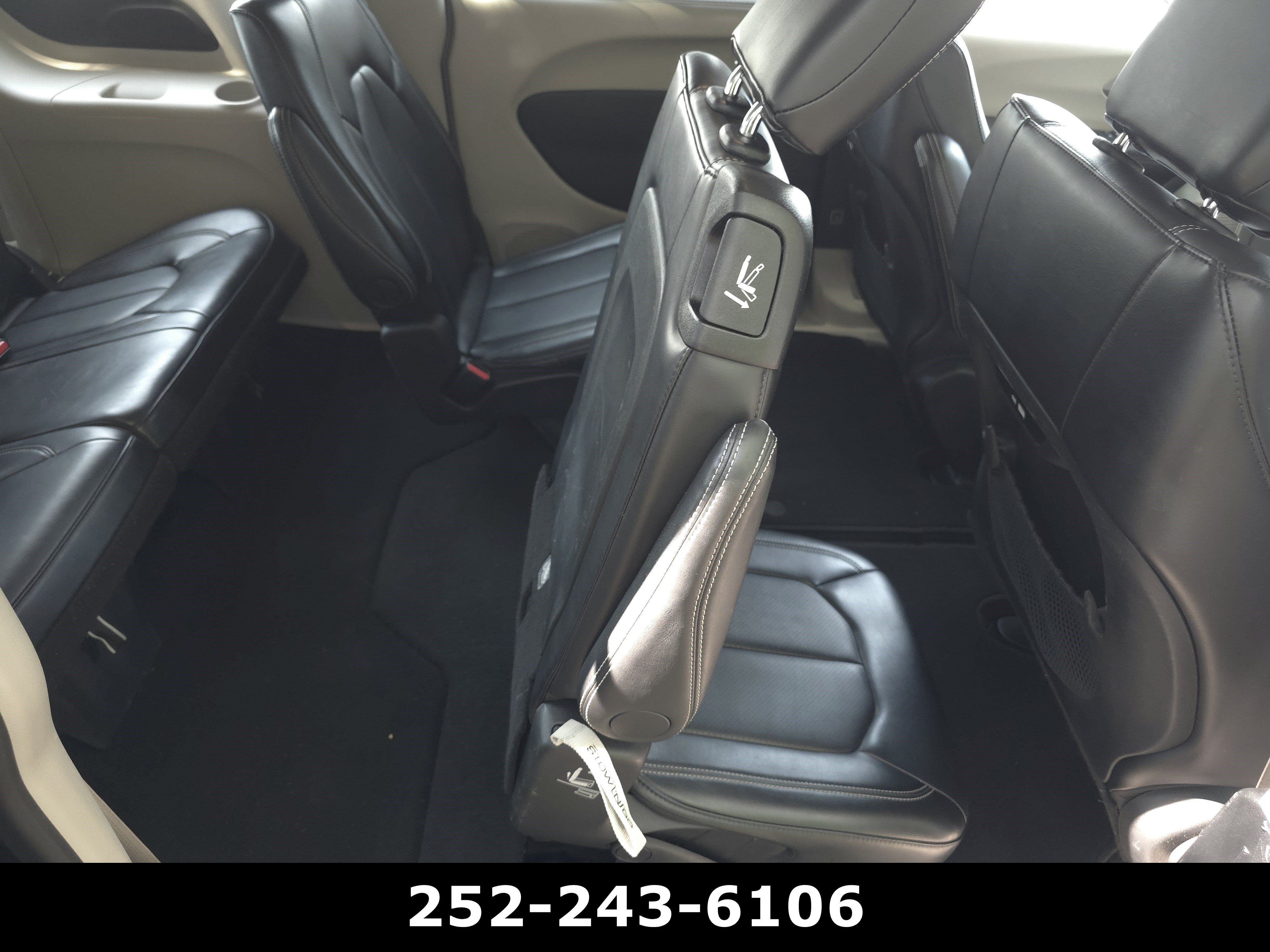 Used 2024 Chrysler Pacifica Touring-L FWD image 37
