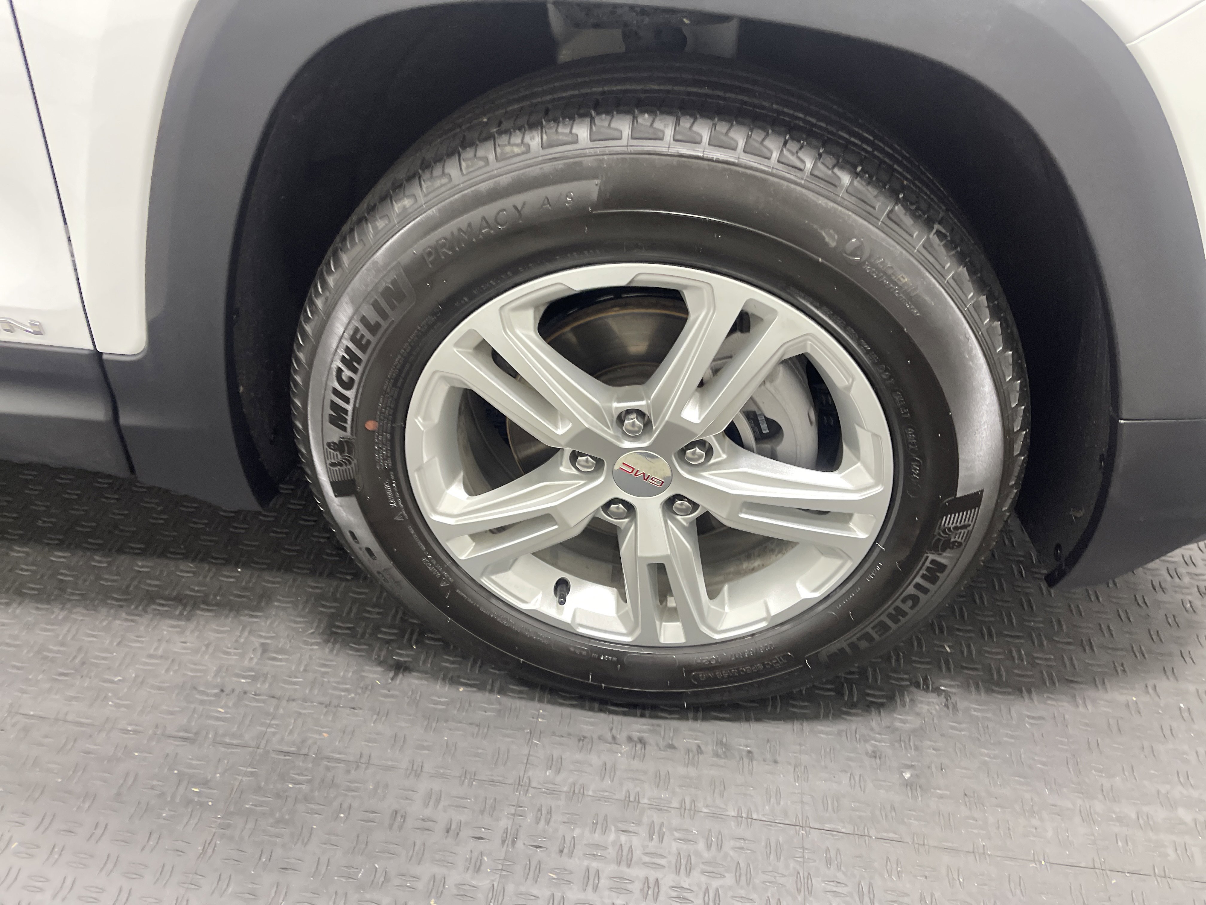 Used 2024 GMC Terrain SLE FWD image 29