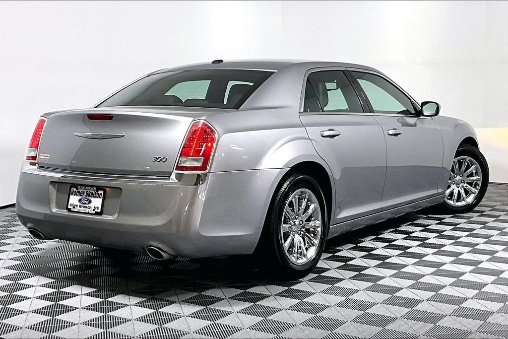 Used 2014 Chrysler 300 w/ Driver Convenience Group RWD image 12