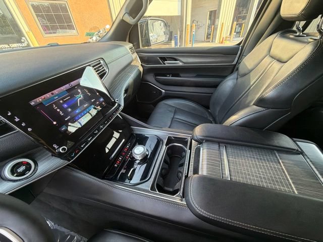 Used 2024 Jeep Wagoneer L Series II w/ Flexible Seating Group AWD/4WD image 25