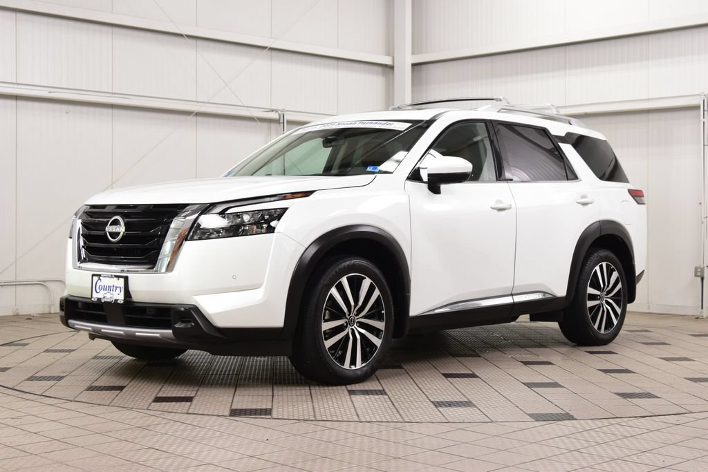 Used 2025 Nissan Pathfinder Platinum w/ Cargo Package AWD/4WD image 3