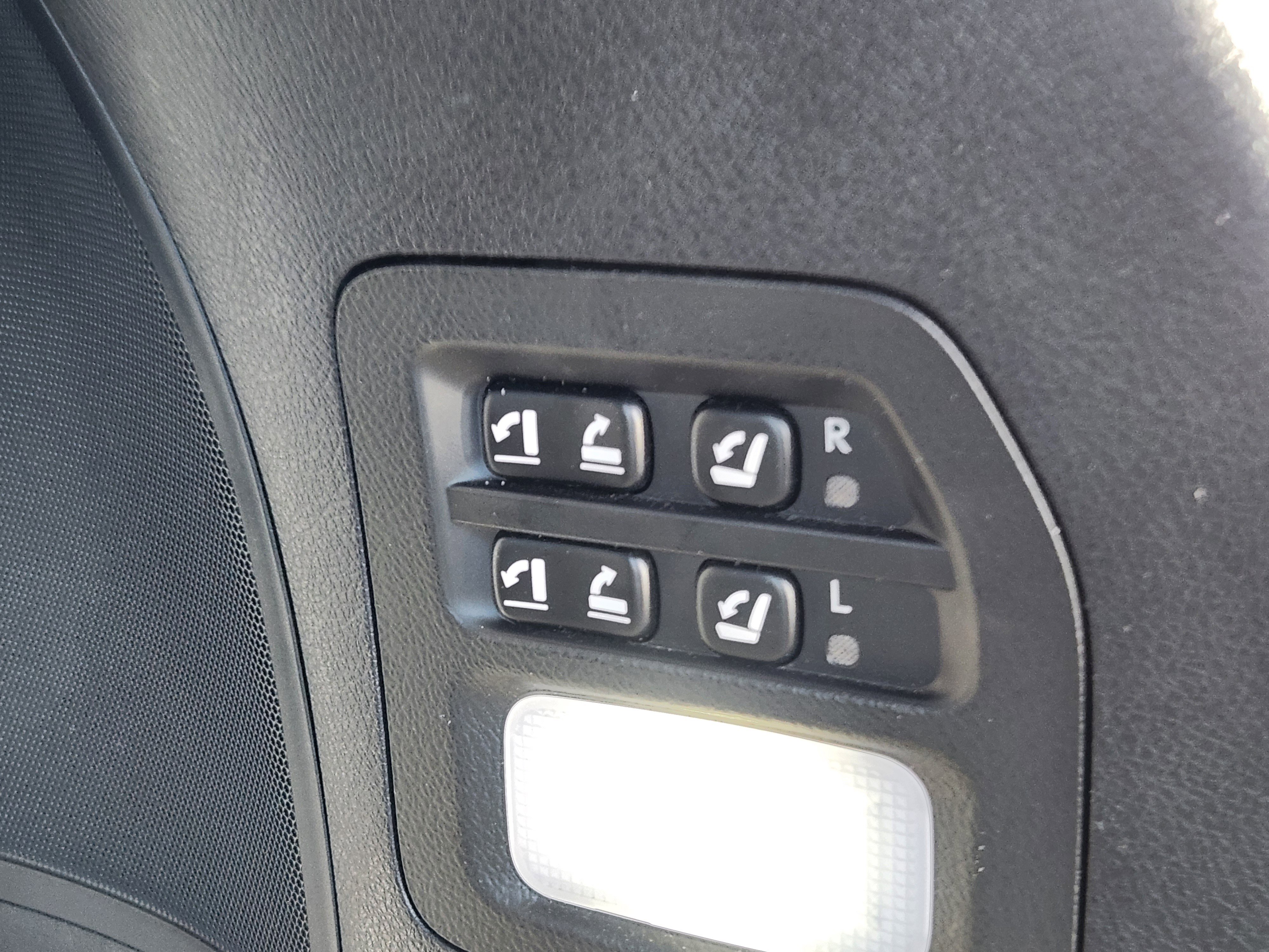 Used 2017 Lexus LX 570 4WD w/ Luxury Package image 22