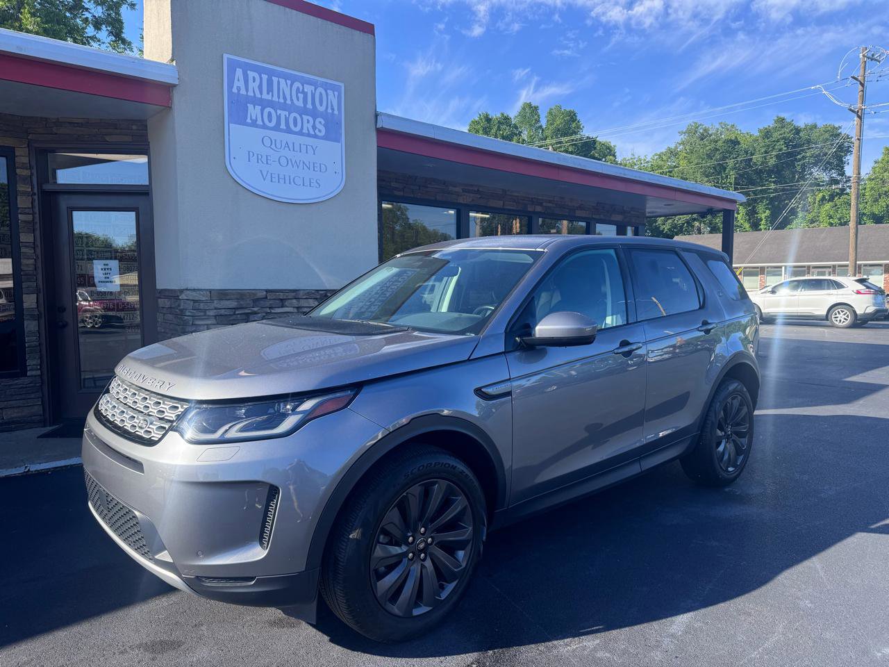 Used 2022 Land Rover Discovery Sport SE AWD/4WD image 2