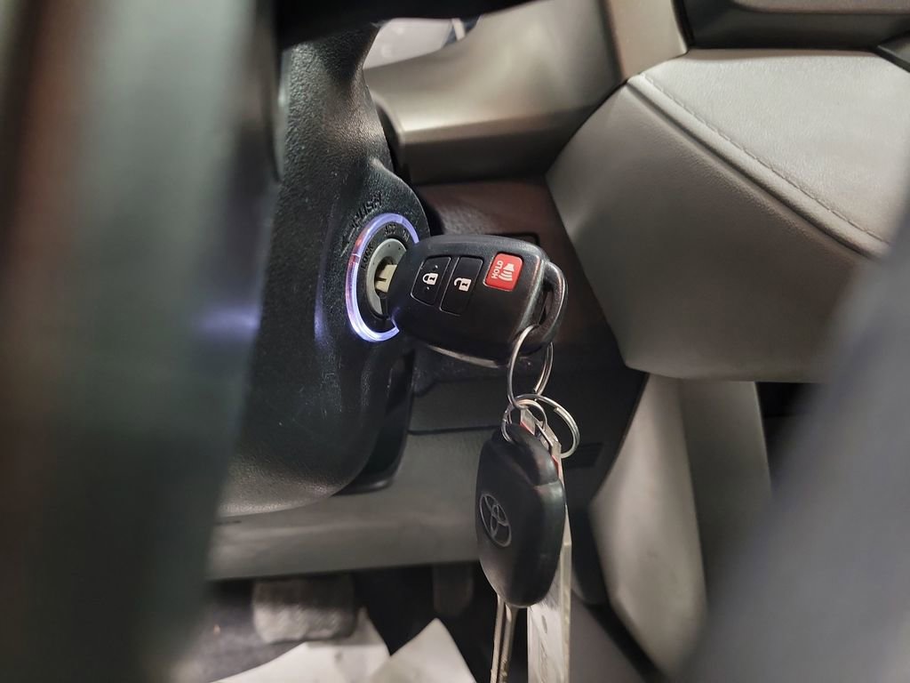 Used 2015 Toyota RAV4 LE image 15