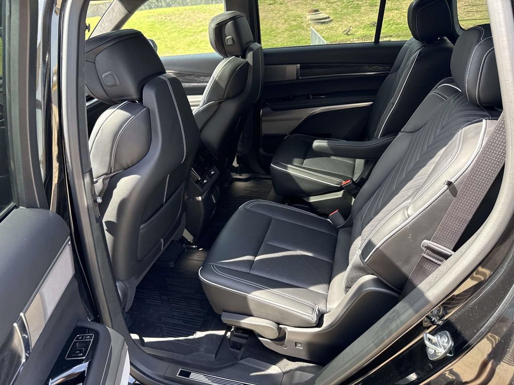 Used 2026 Cadillac Vistiq Platinum w/ LPO, Floor Liner Package AWD/4WD image 10