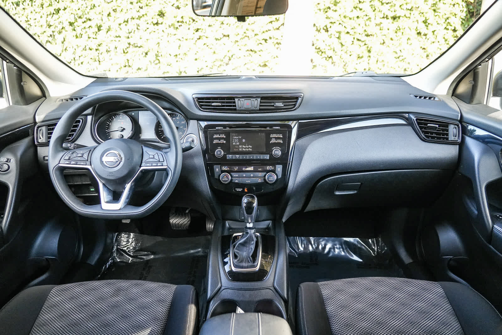 Used 2018 Nissan Rogue Sport SV FWD image 12