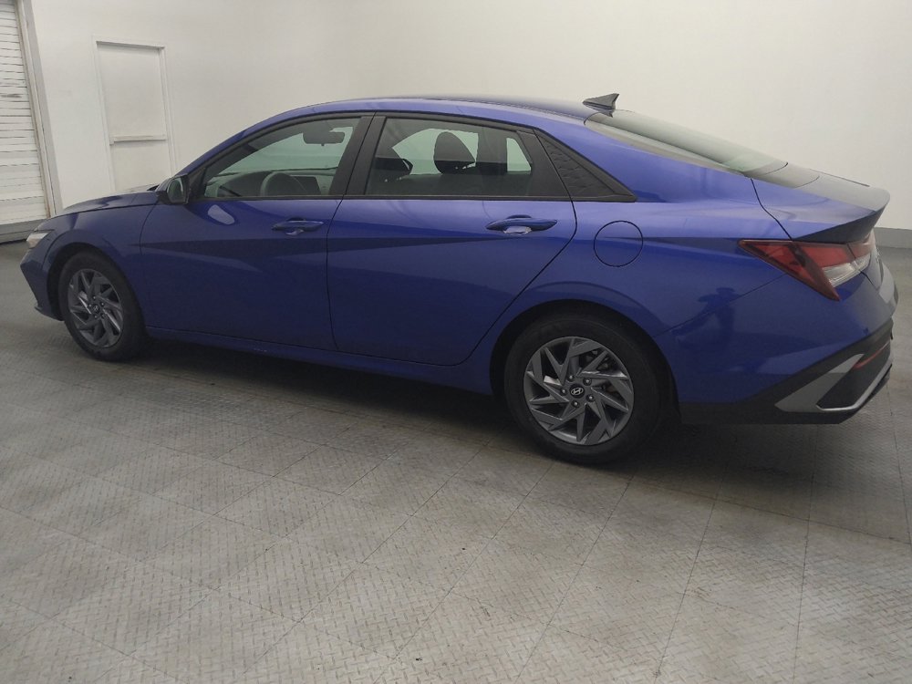 Used 2024 Hyundai Elantra SEL image 3