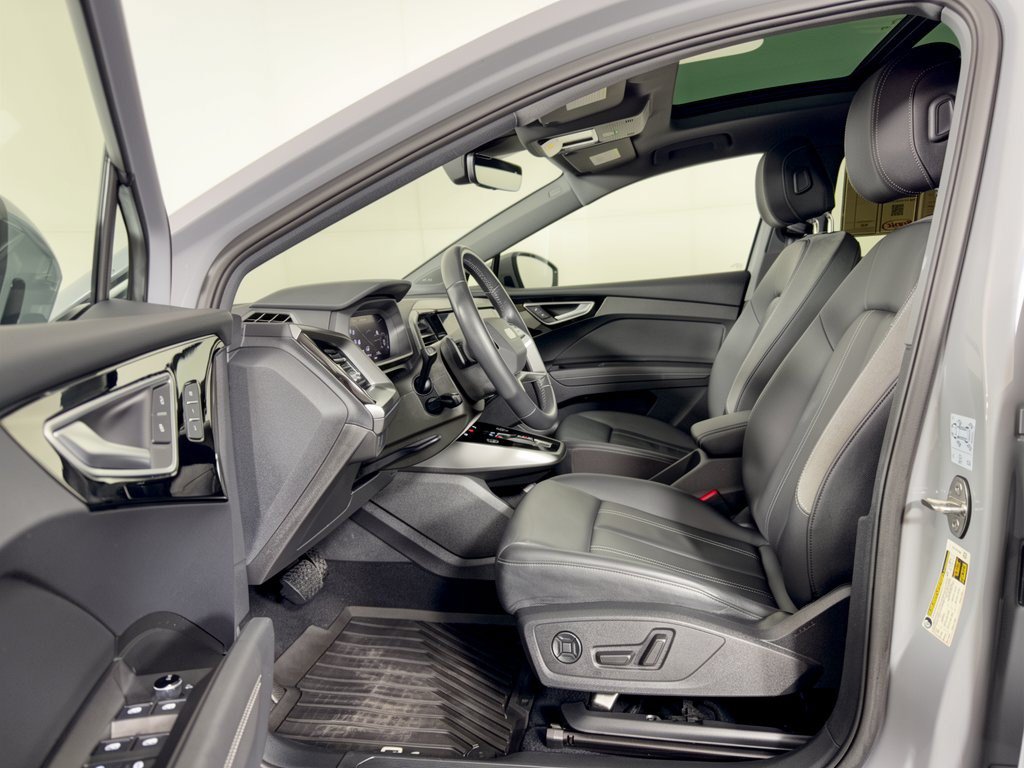 Used 2024 Audi Q4 e-tron Premium Plus w/ Premium Plus AWD/4WD image 5