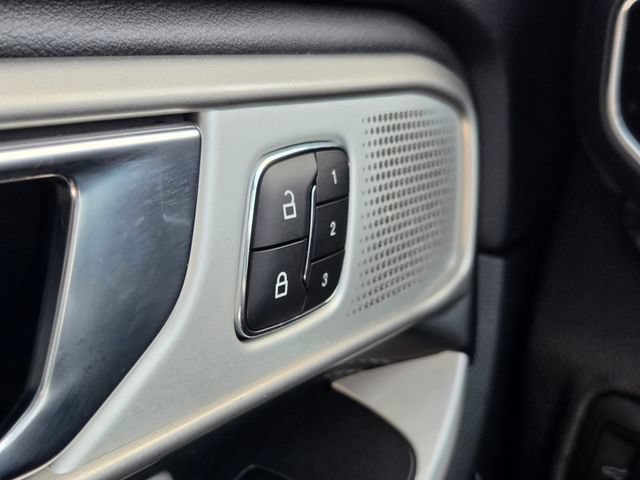 Used 2024 Ford Explorer Limited w/ Limited Technology Package RWD image 41