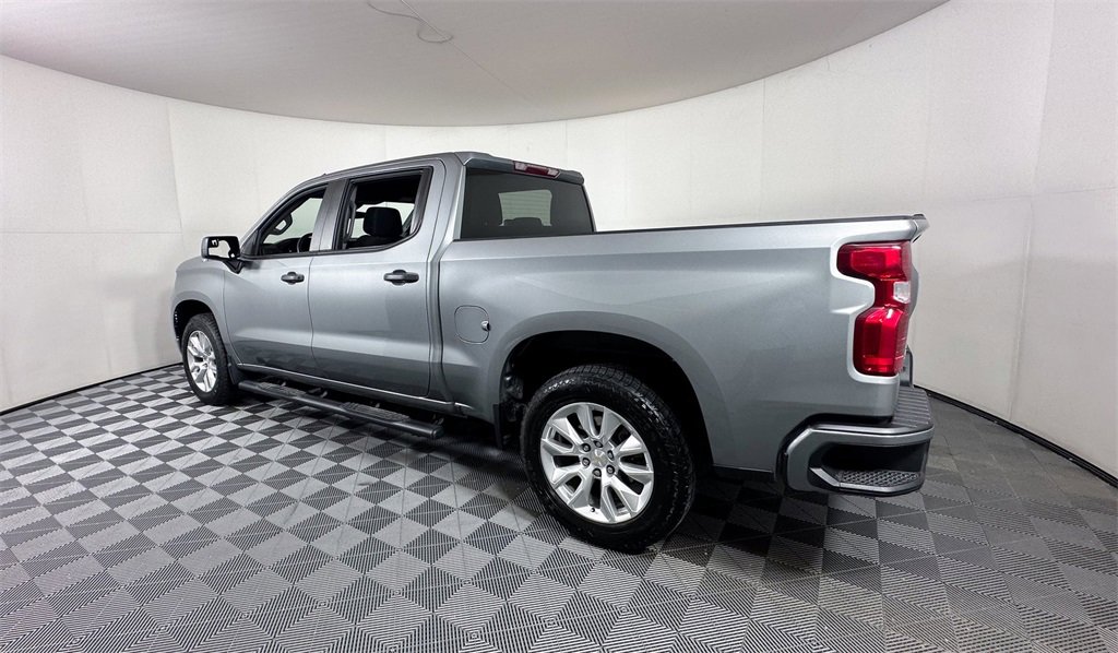 Used 2023 Chevrolet Silverado 1500 Custom image 3
