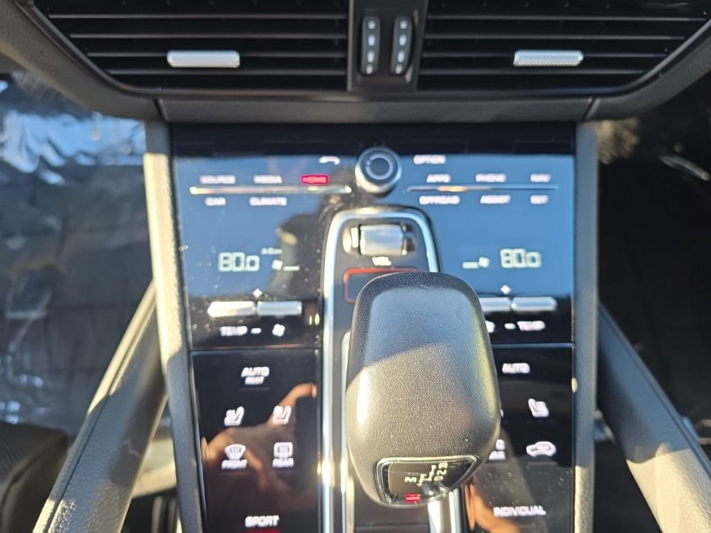 Used 2023 Porsche Cayenne Platinum Edition image 18