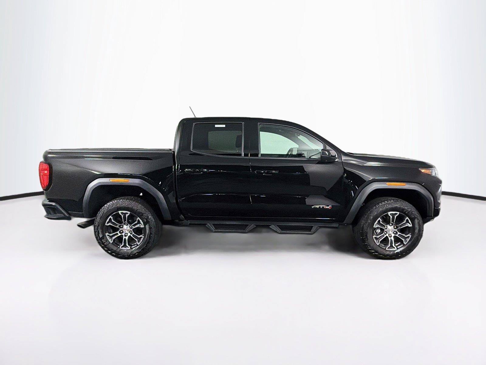 Used 2025 GMC Canyon AT4 w/ Technology Plus Package AWD/4WD image 12