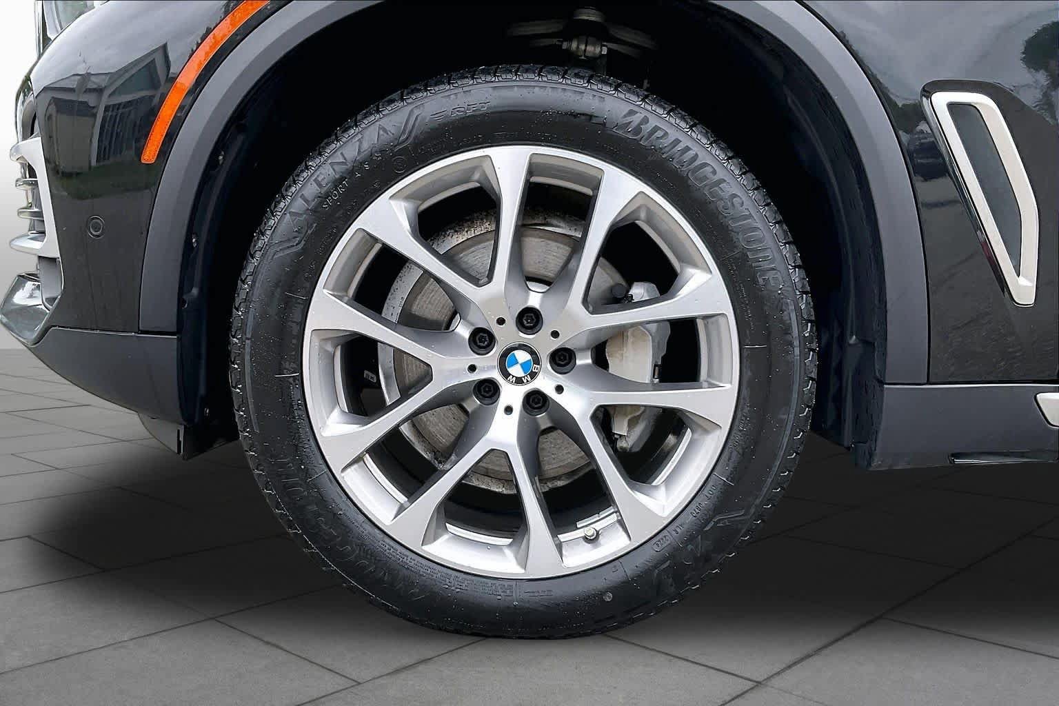 Used 2022 BMW X5 xDrive40i w/ Premium Package AWD/4WD image 10