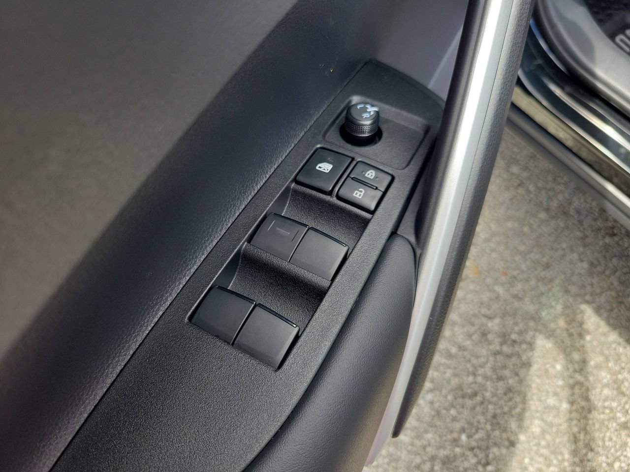 Used 2026 Toyota Corolla Cross LE w/ Moonroof Package FWD image 14