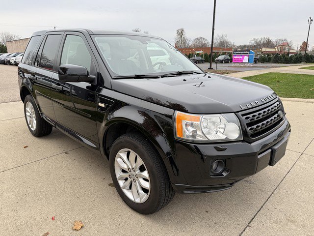 Used 2011 Land Rover LR2 HSE image 3