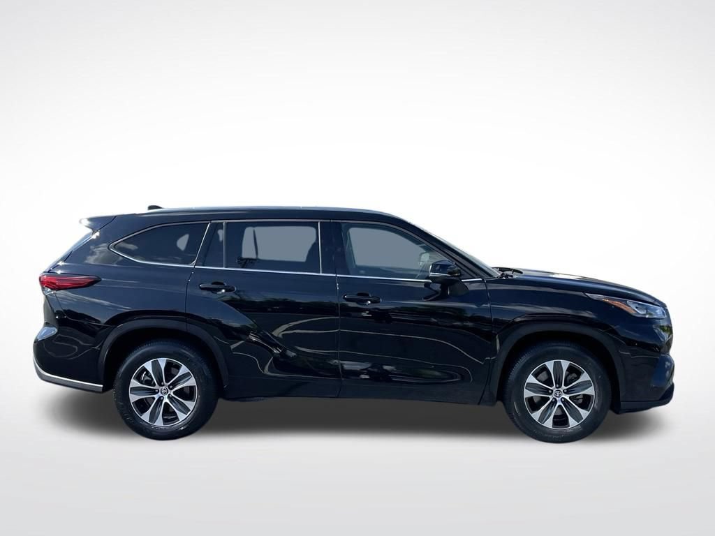 Used 2020 Toyota Highlander XLE FWD image 7