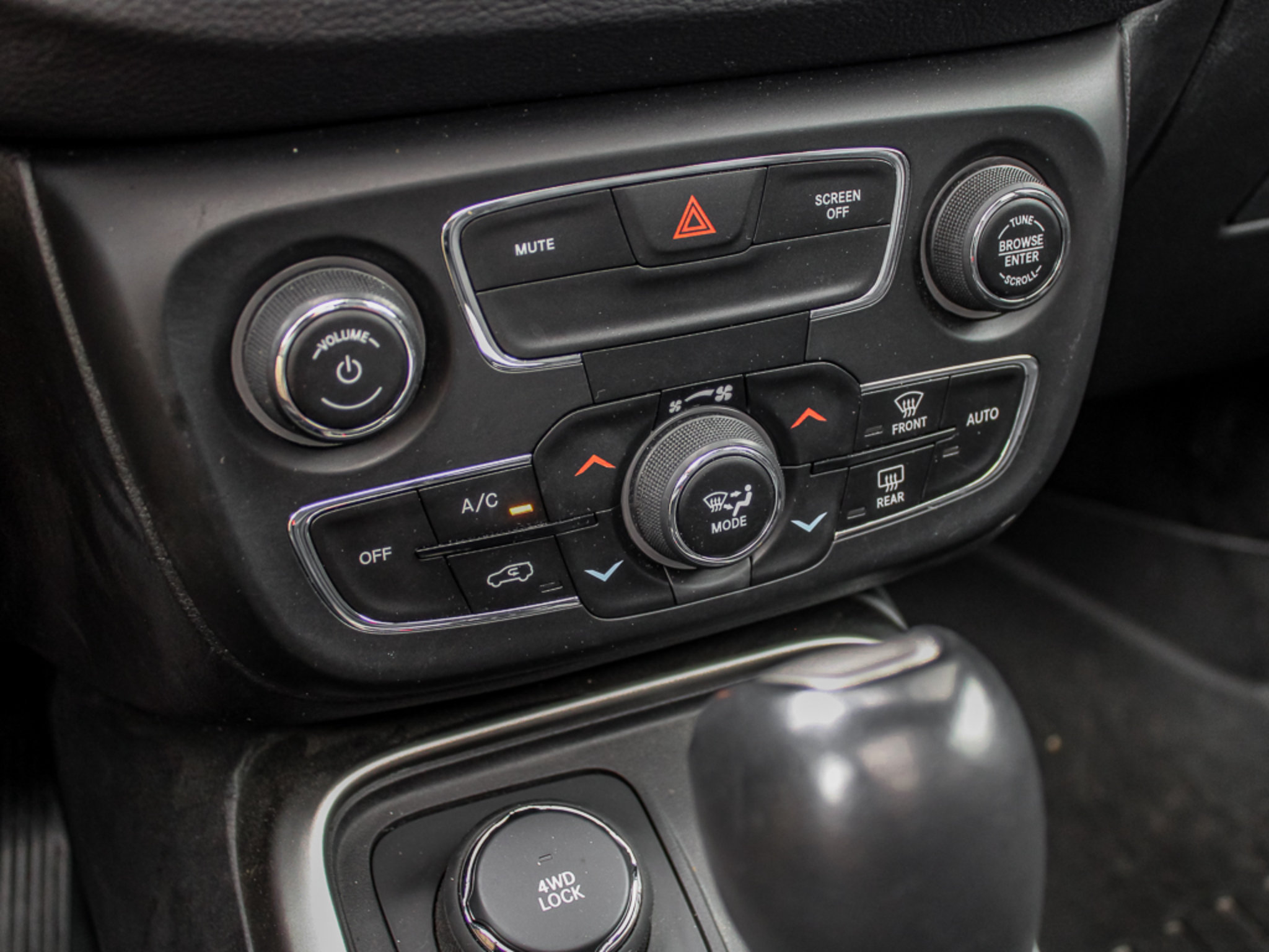 Used 2021 Jeep Compass Latitude w/ Sun and Sound Group AWD/4WD image 29