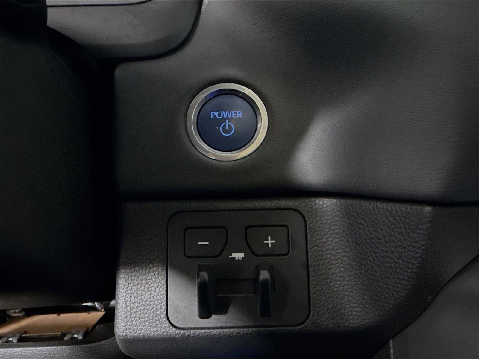 Used 2024 Toyota Tundra Platinum AWD/4WD image 30